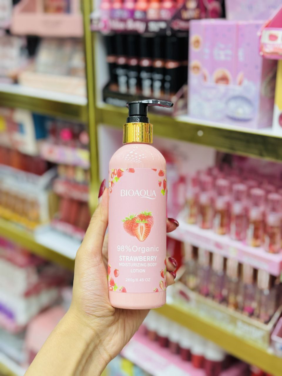 لوسیون بدن پمپی توت فرنگی آبرسان عمقی پوست بیوآکوا حجم 260 گرم