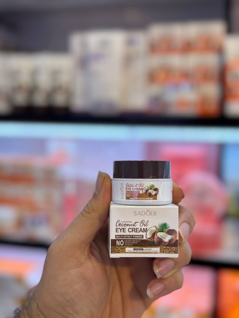 کرم دور چشم ترمیم کننده و آبرسان نارگیل سادور