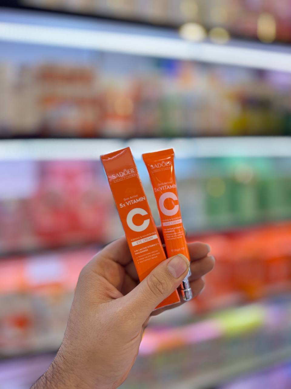 کرم دور چشم روشن کننده ویتامین سی سادور