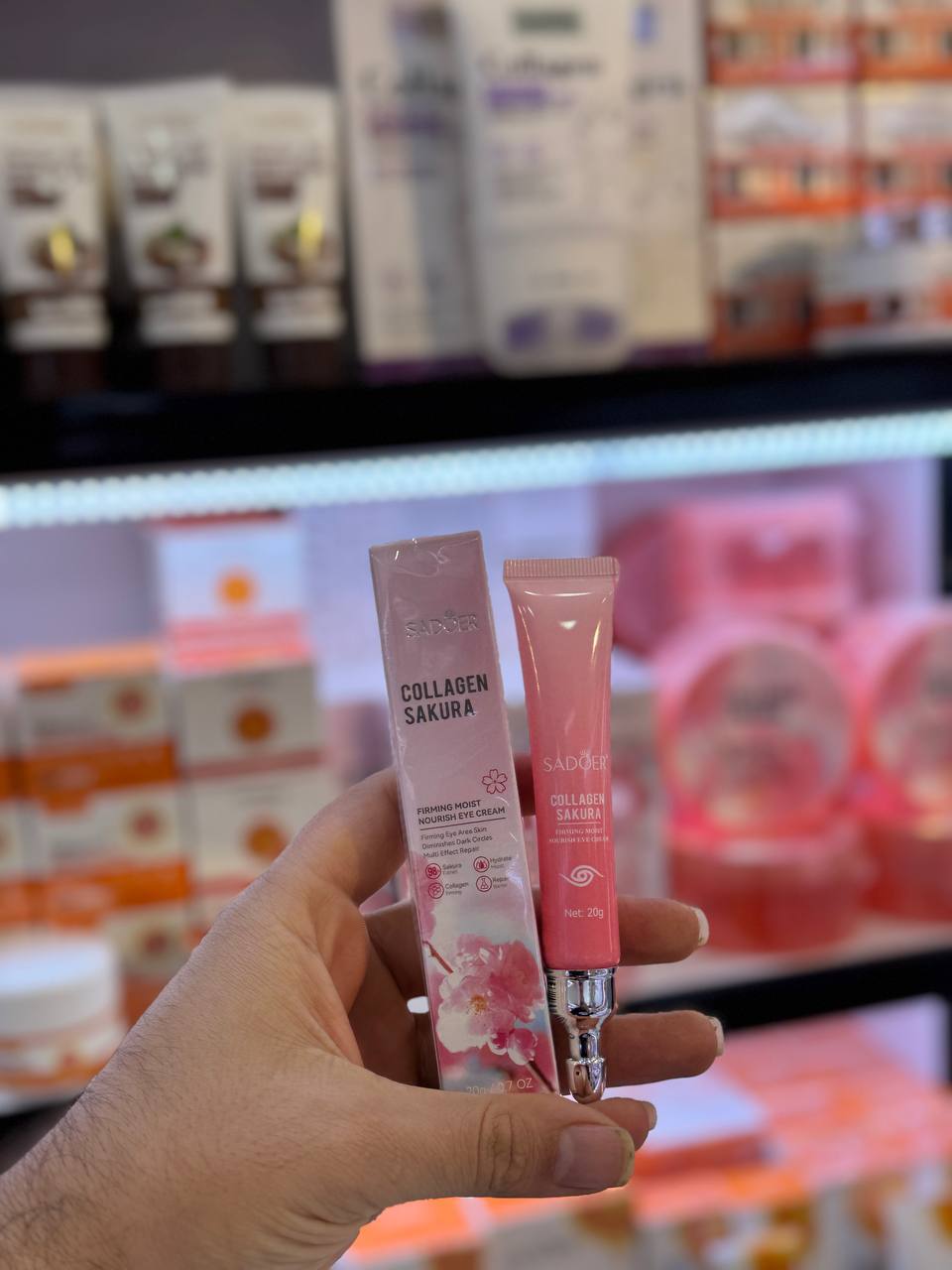 کرم دور چشم کلاژن و عصاره شکوفه گیلاس سادور